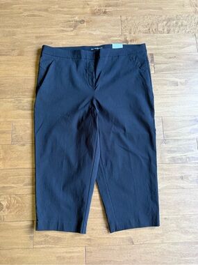 Michel Studio Black Women's Capri Pants